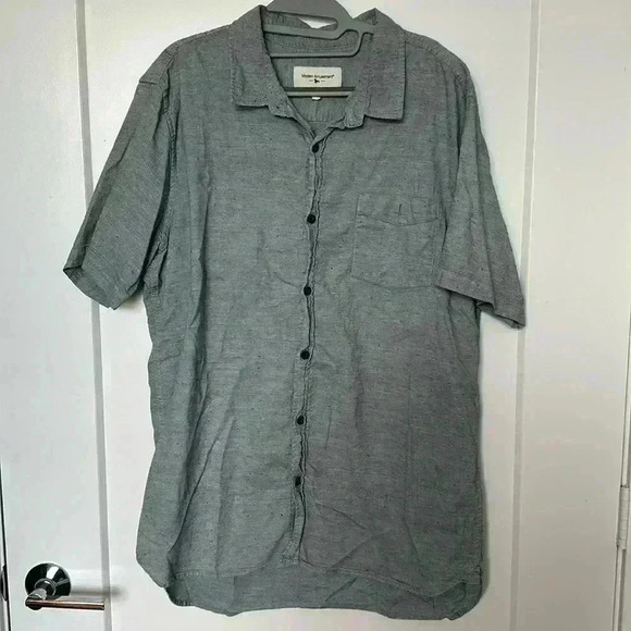 Short sleeve button up shirt - Picture 1 of 5